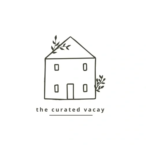 A drawing of a house with the words " the curated vacay ".