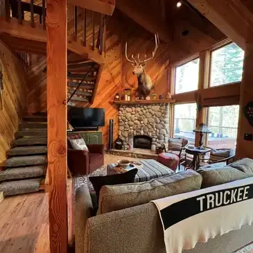 A living room filled with furniture and a fire place.